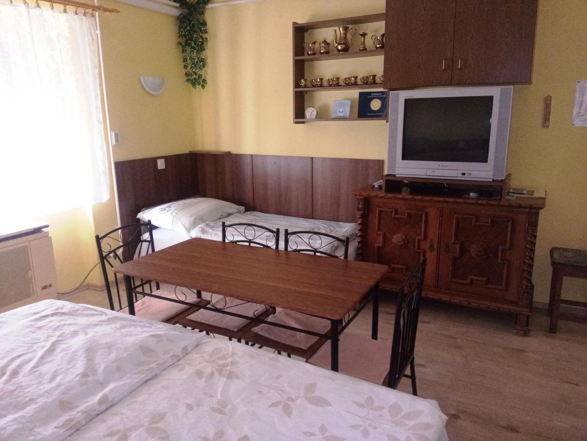 Szivarvany Apartman Gyula Ngoại thất bức ảnh